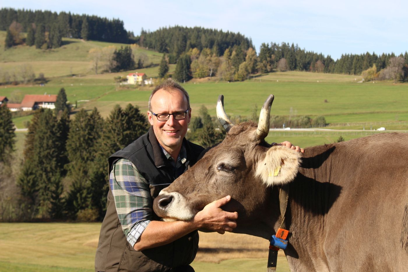 Wolfgang Birk mit Rindern